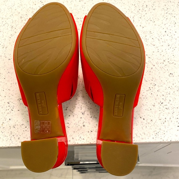 Anne Klein suede mules 7.5 - Picture 3 of 7